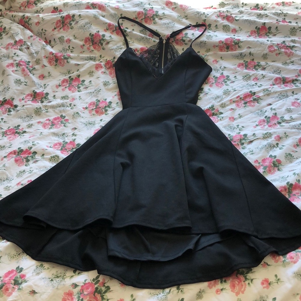 ✨ Lulu’s NWT black lace skater dress ✨
